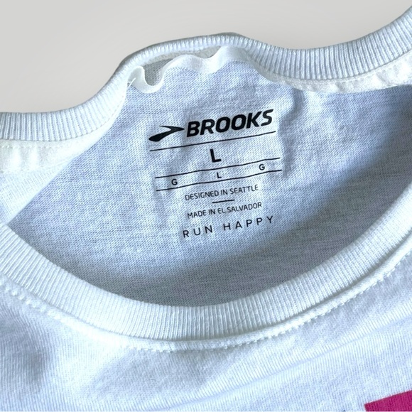Brooks “RUN HAPPY” T-Shirt - Picture 4 of 6
